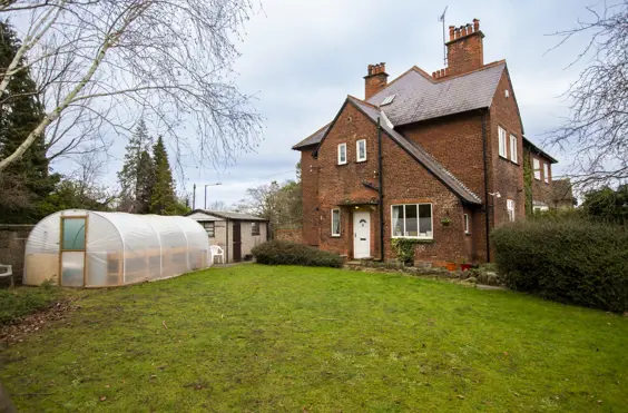 1 The Avenue Knaresborough - An outside view of the home
