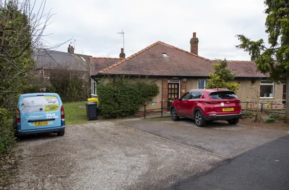 66 Hookstone Chase Harrogate - An outside view of the home