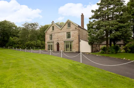Dean Wood Manor - An outside view of the home