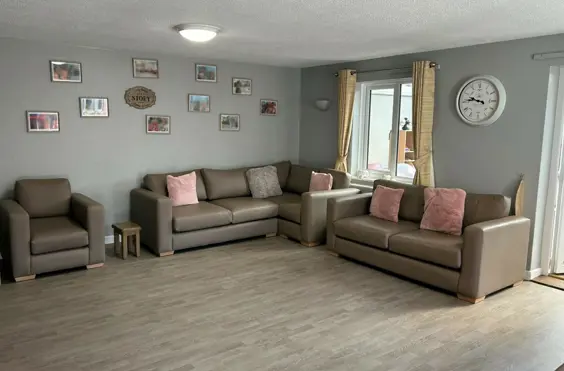 Churchfield Avenue - Photo of the lounge area