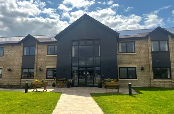 Brize Meadow Lodge - An outside view of the home