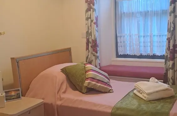 Silverleigh Cedars - Photo of a typical bedroom