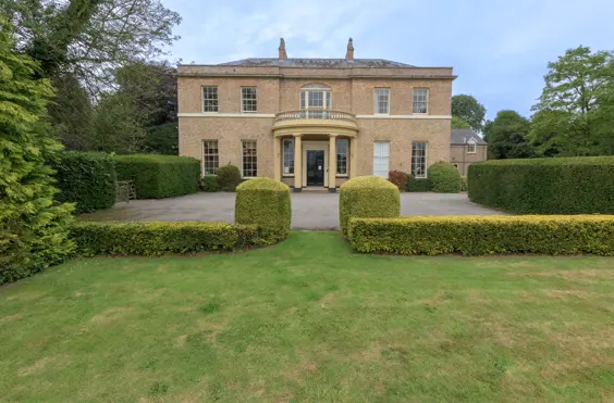 Oaktree Hall & Lodge - An outside view of the home