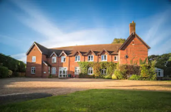 Avon Lee Lodge - An outside view of the home