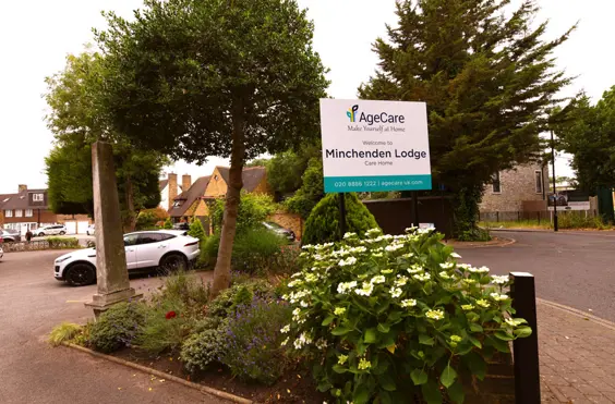 Minchenden Lodge - An outside view of the home